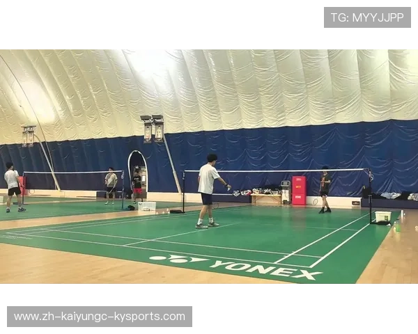 羽毛球极限救球